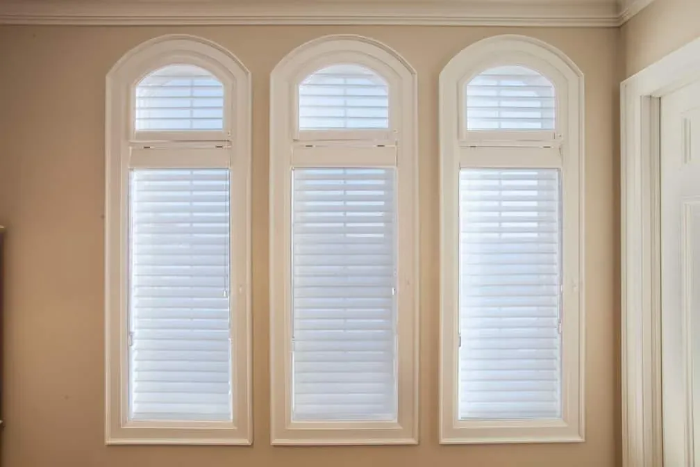 Maxxmar’s innovative Sunset Blind offers a louvered panel sandwiched between two sheer panels for superb light control and a sophisticated look.
